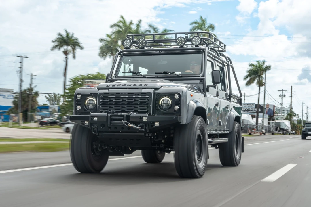 Land Rover Defender 110 - Image 4 of 31