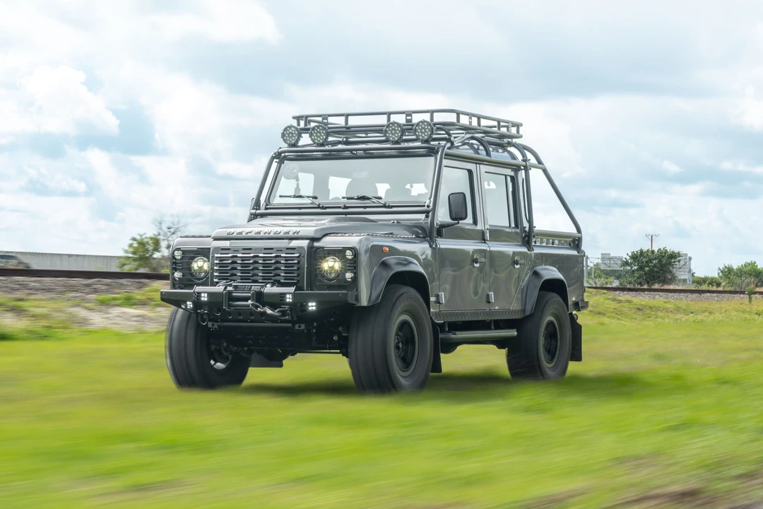Land Rover Defender 110 - Image 7 of 31