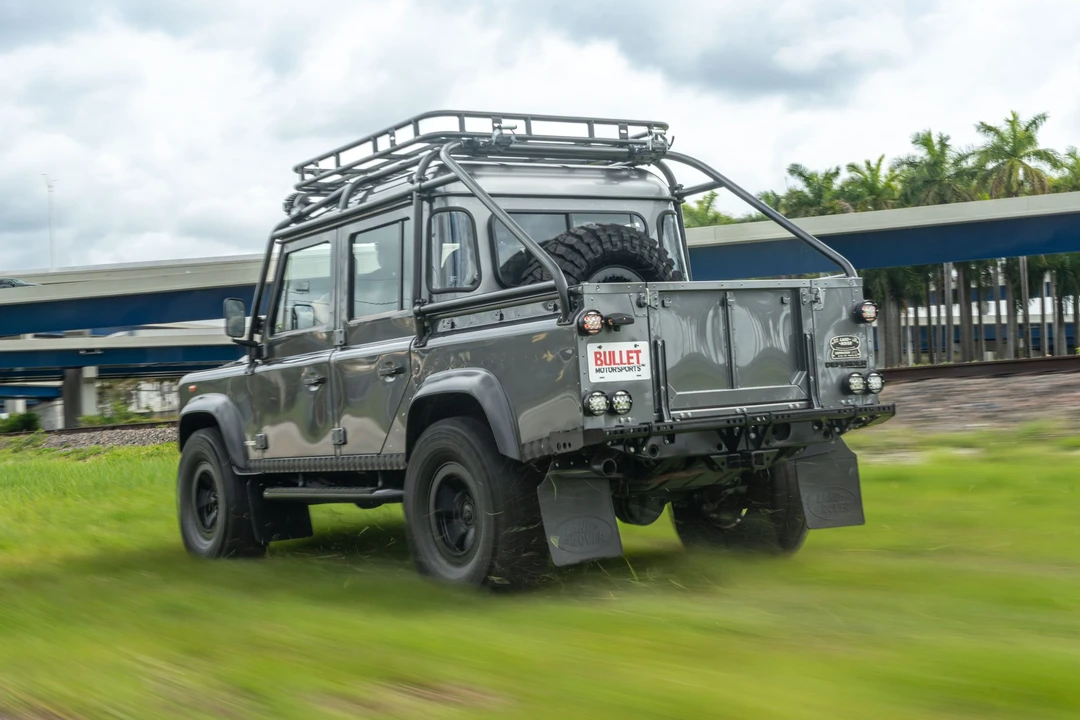 Land Rover Defender 110 - Image 8 of 31
