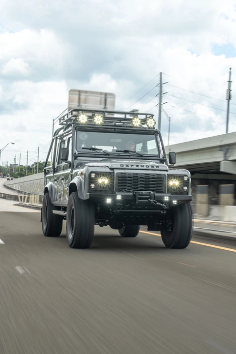 Land Rover Defender 110 - Image 12 of 31