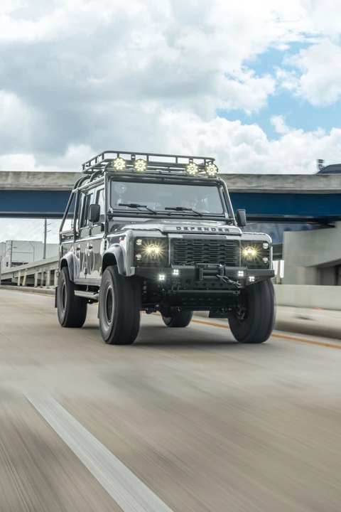 Land Rover Defender 110 - Image 11 of 31