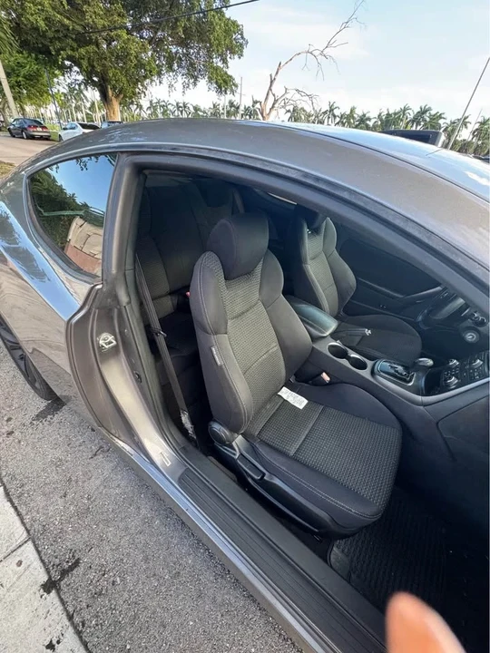 2011 Hyundai Genesis - Image 6 of 6