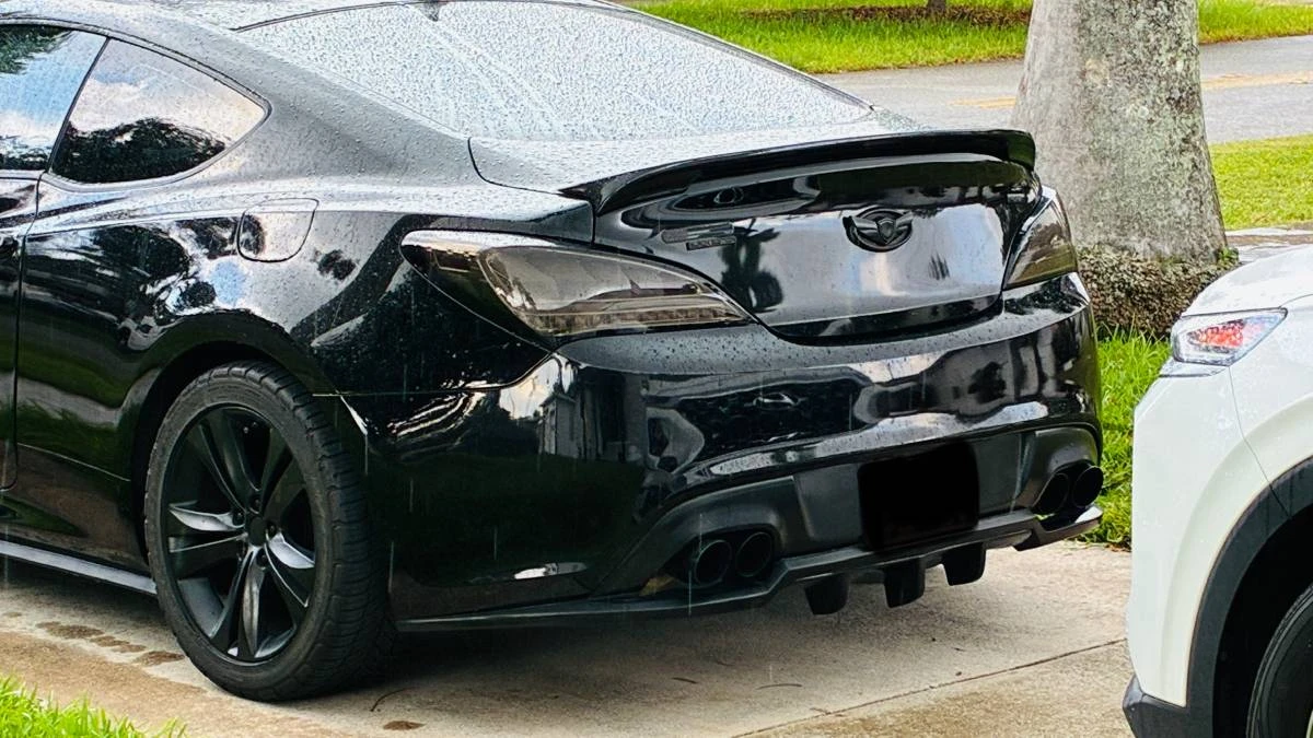 2010 Hyundai Genesis Coupe - Image 2 of 2