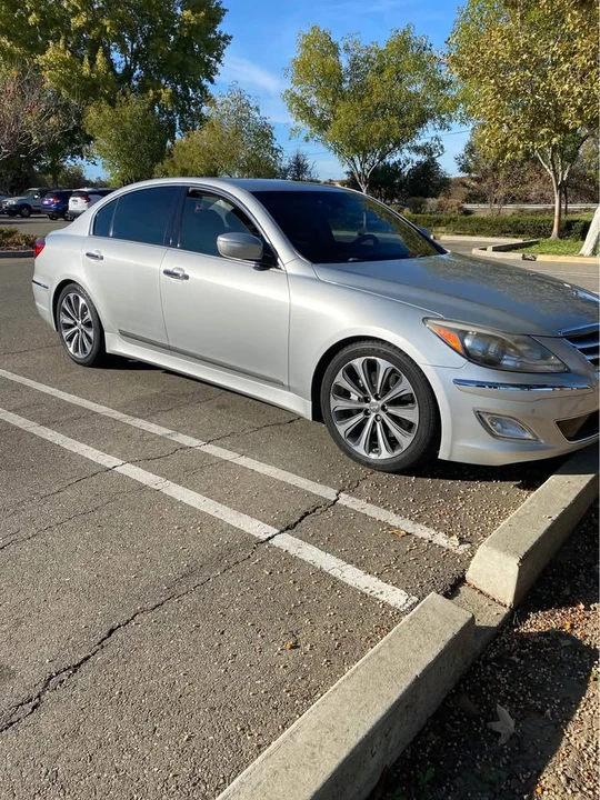 2013 Hyundai Genesis - Image 9 of 9