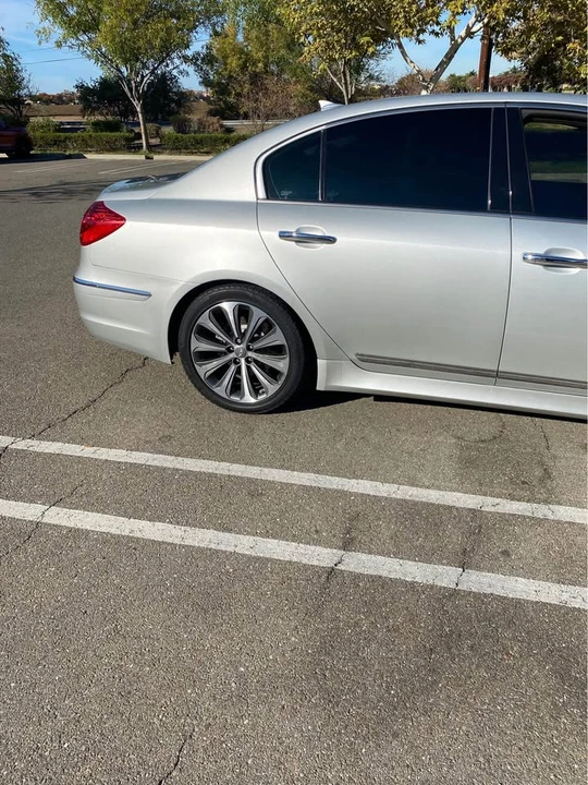 2013 Hyundai Genesis - Image 8 of 9