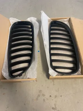 BMW Genuine High Gloss Black Kidney Grilles Left Right Set E89 Z4