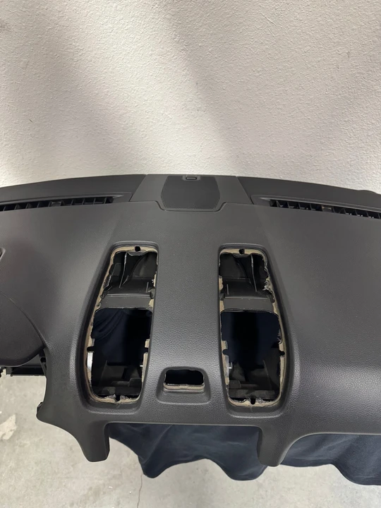 2013 Parts & Memorabilia Seats & Interior - Image 2 of 6