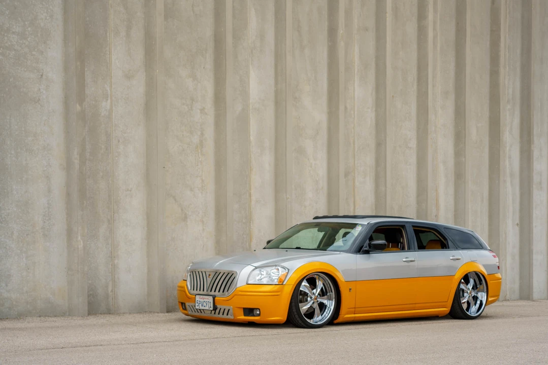 2005 Dodge Magnum 2nd Gen Wagon - Image 2 of 31