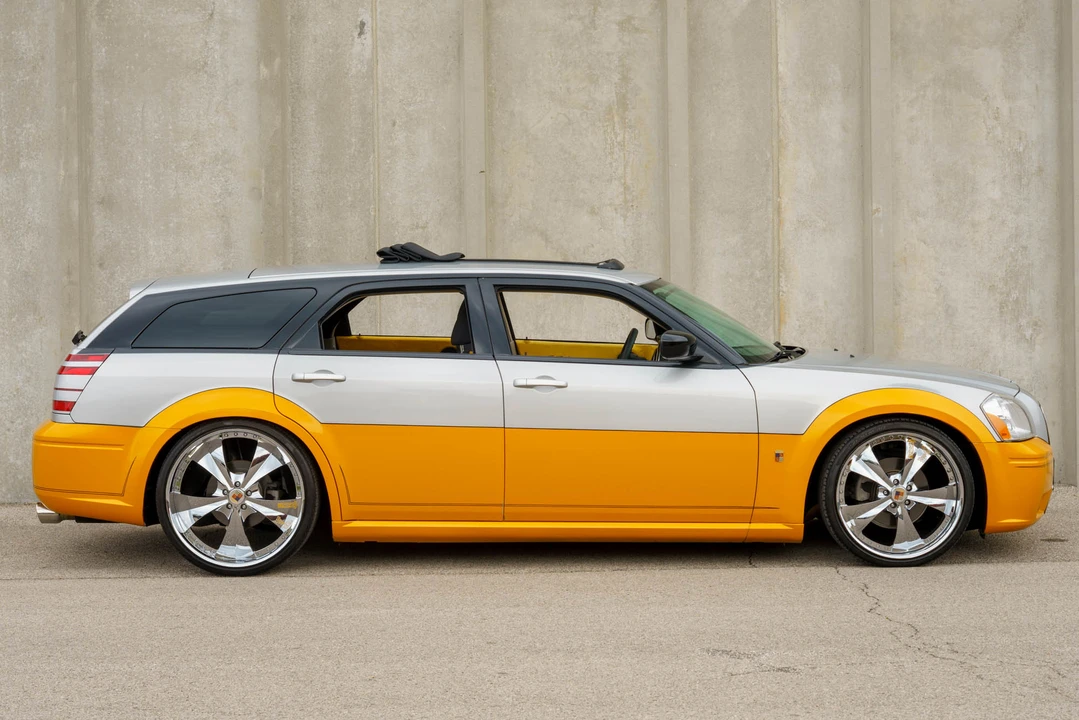 2005 Dodge Magnum 2nd Gen Wagon - Image 21 of 31