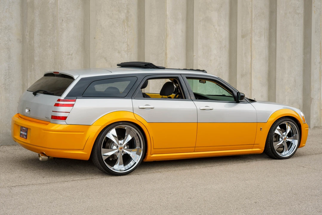 2005 Dodge Magnum 2nd Gen Wagon - Image 17 of 31