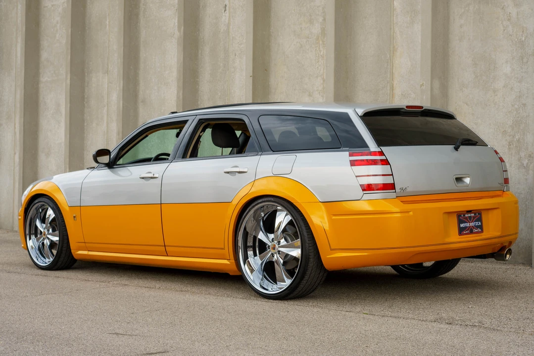 2005 Dodge Magnum 2nd Gen Wagon - Image 12 of 31
