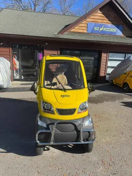 Gio Golf Enclosed Scooter