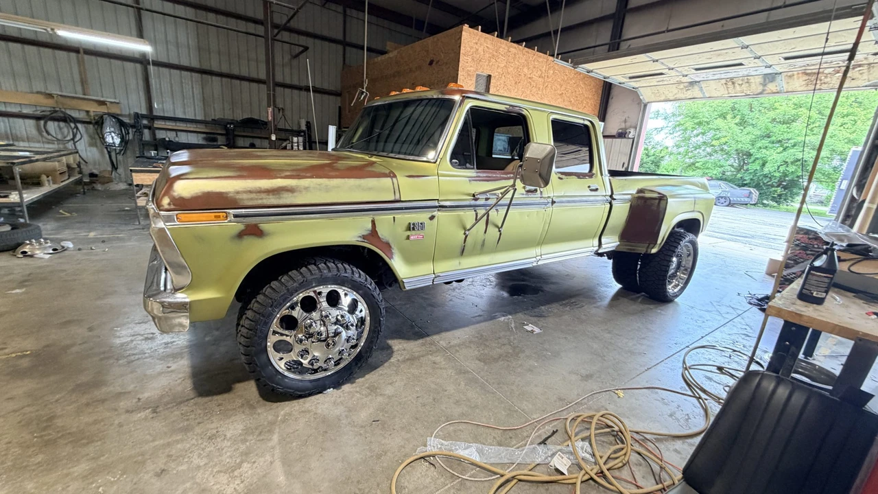 Ford Super Duty - Image 3 of 31