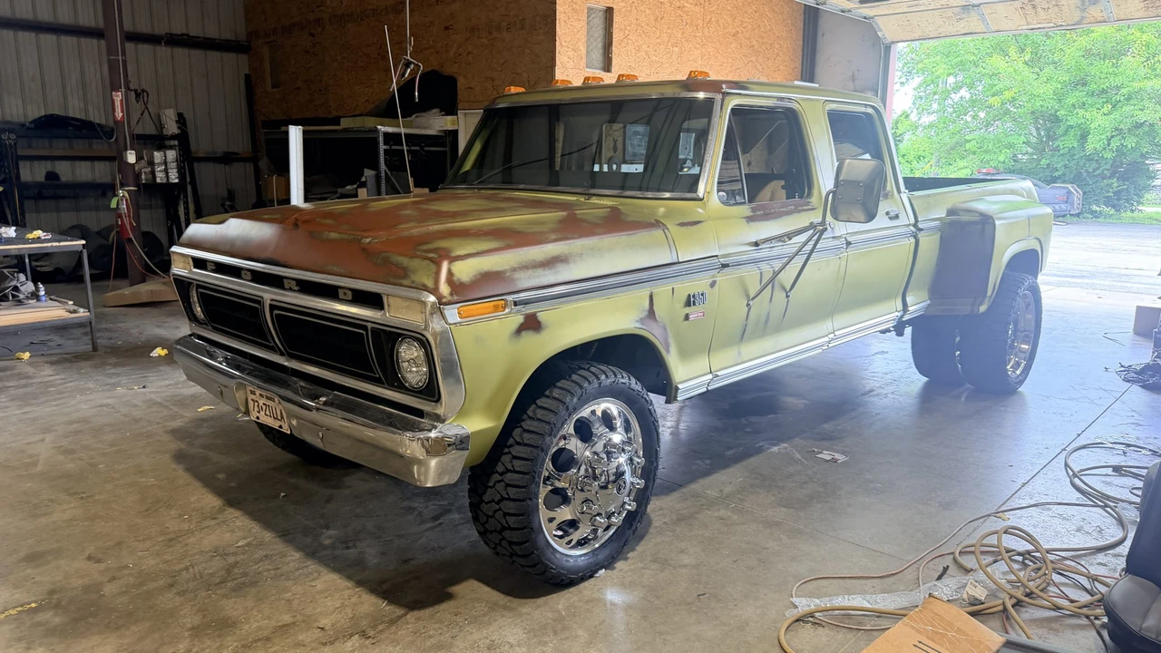 Ford Super Duty - Image 2 of 31