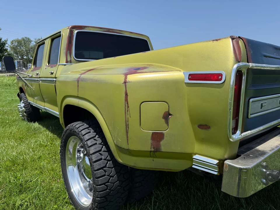 Ford Super Duty - Image 14 of 31