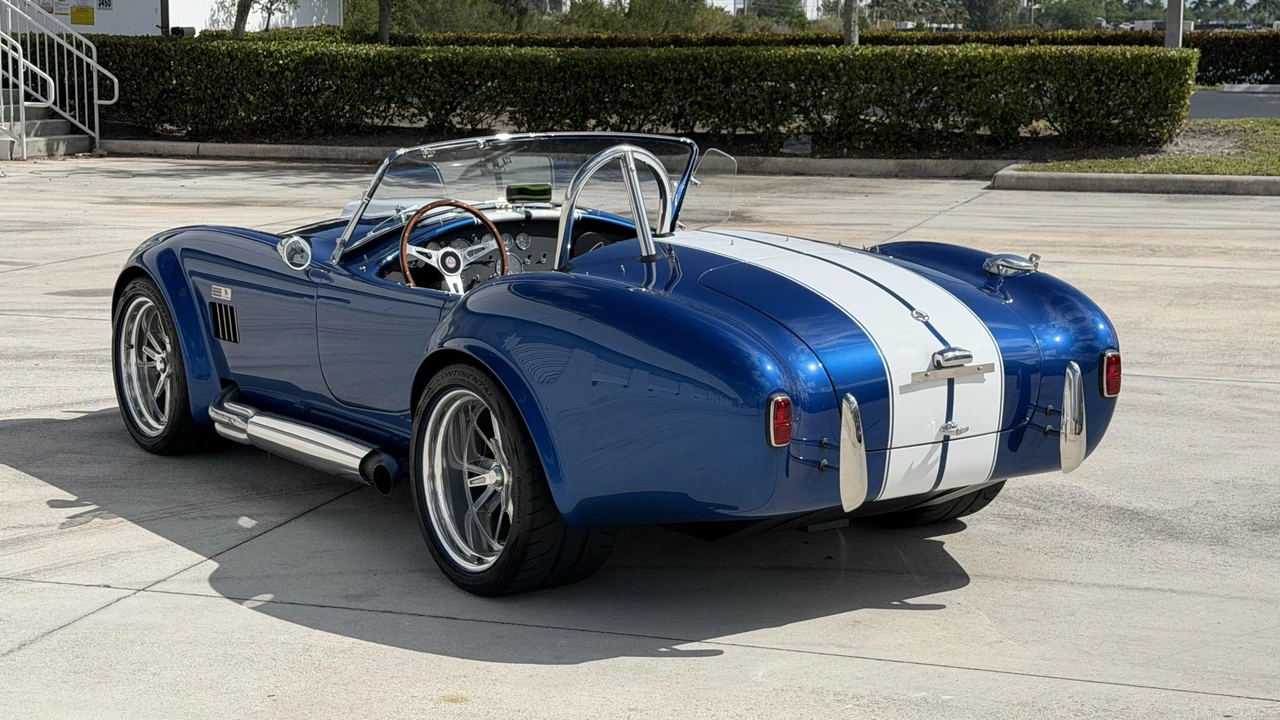 Shelby Cobra Replica - Image 17 of 31