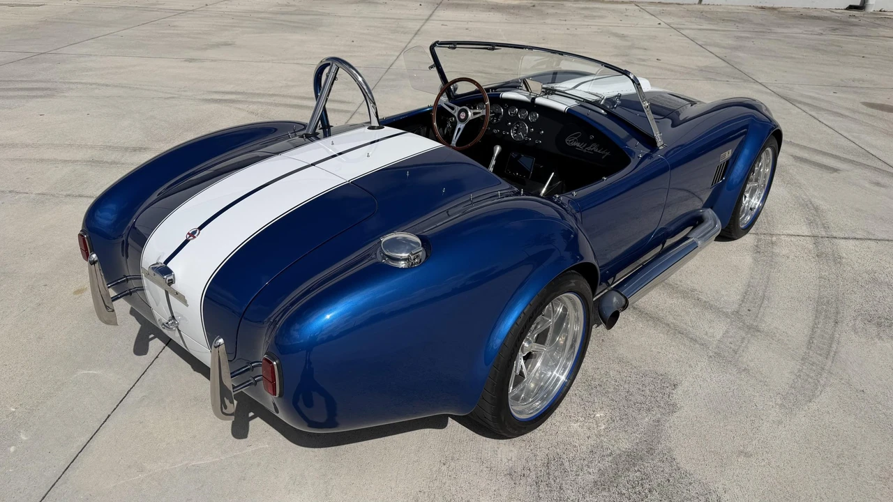 Shelby Cobra Replica - Image 24 of 31