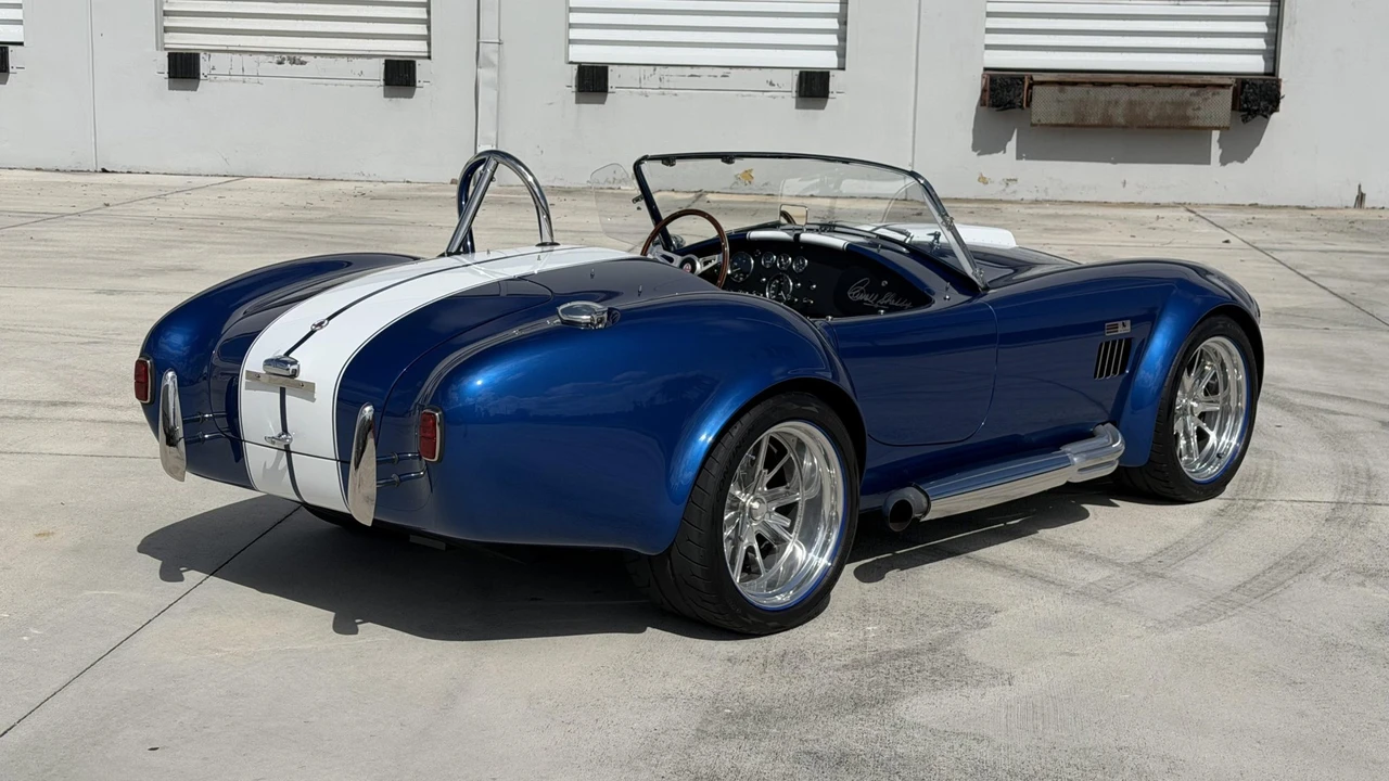 Shelby Cobra Replica - Image 27 of 31