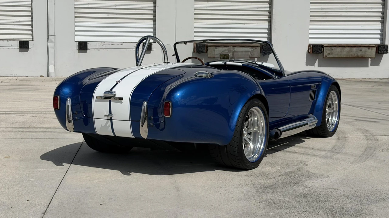 Shelby Cobra Replica - Image 25 of 31