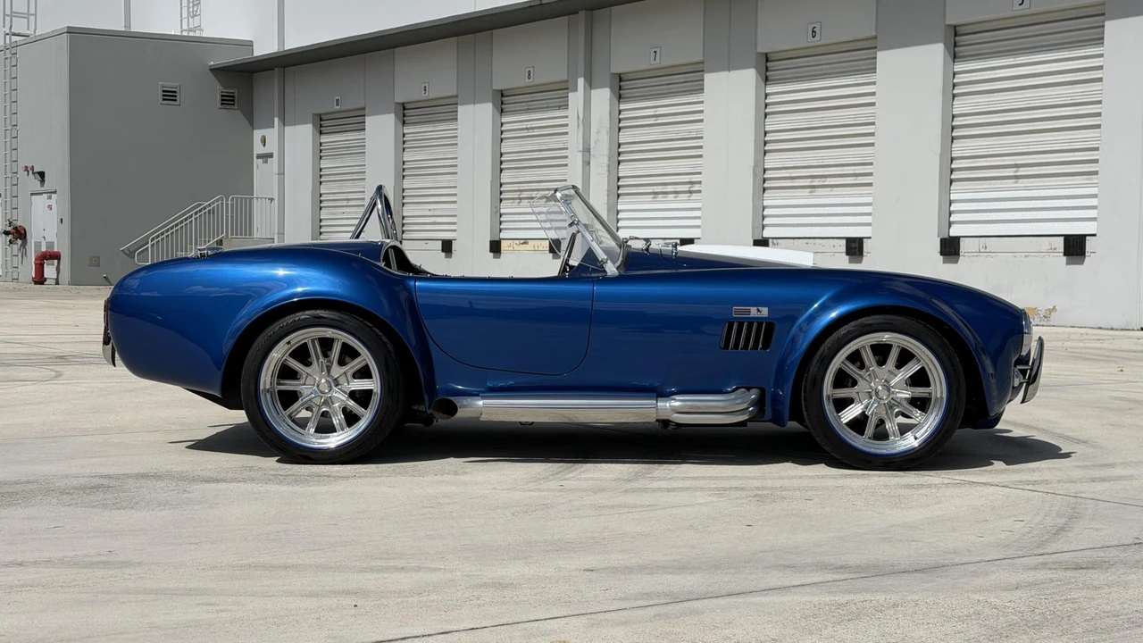 Shelby Cobra Replica - Image 29 of 31