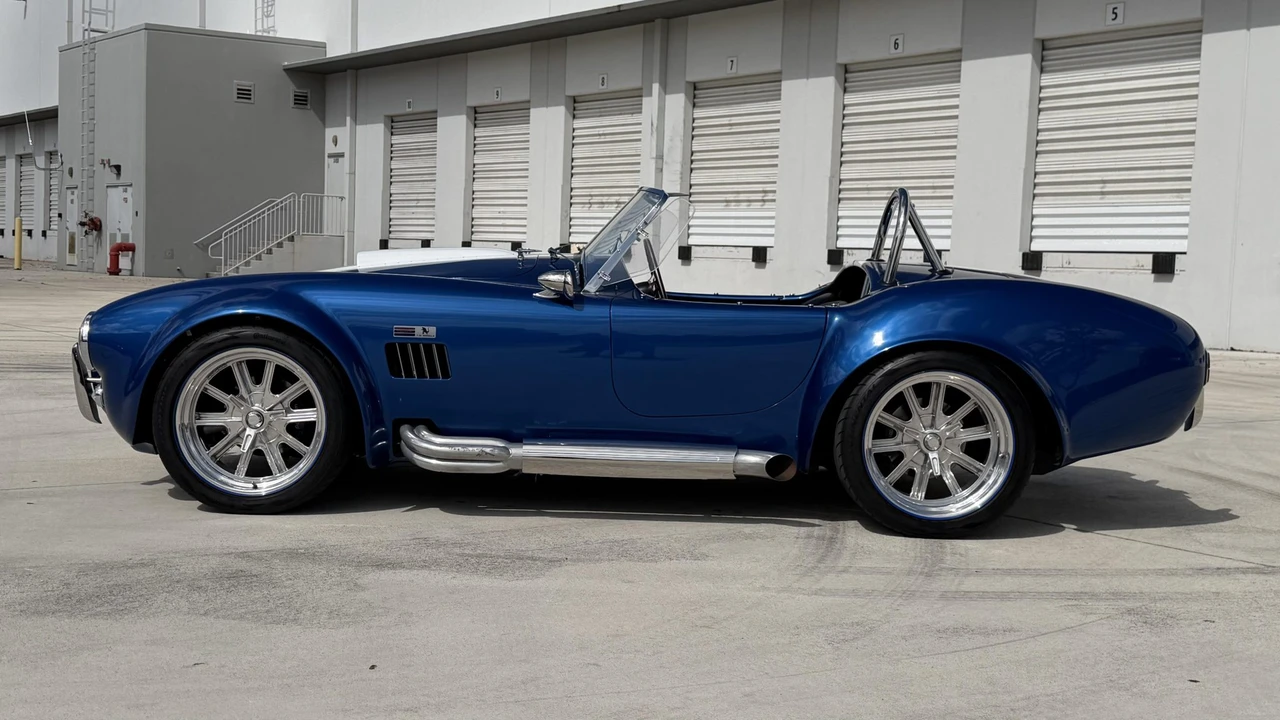 Shelby Cobra Replica - Image 15 of 31