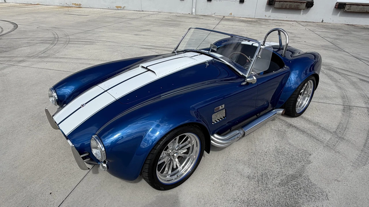 Shelby Cobra Replica - Image 14 of 31