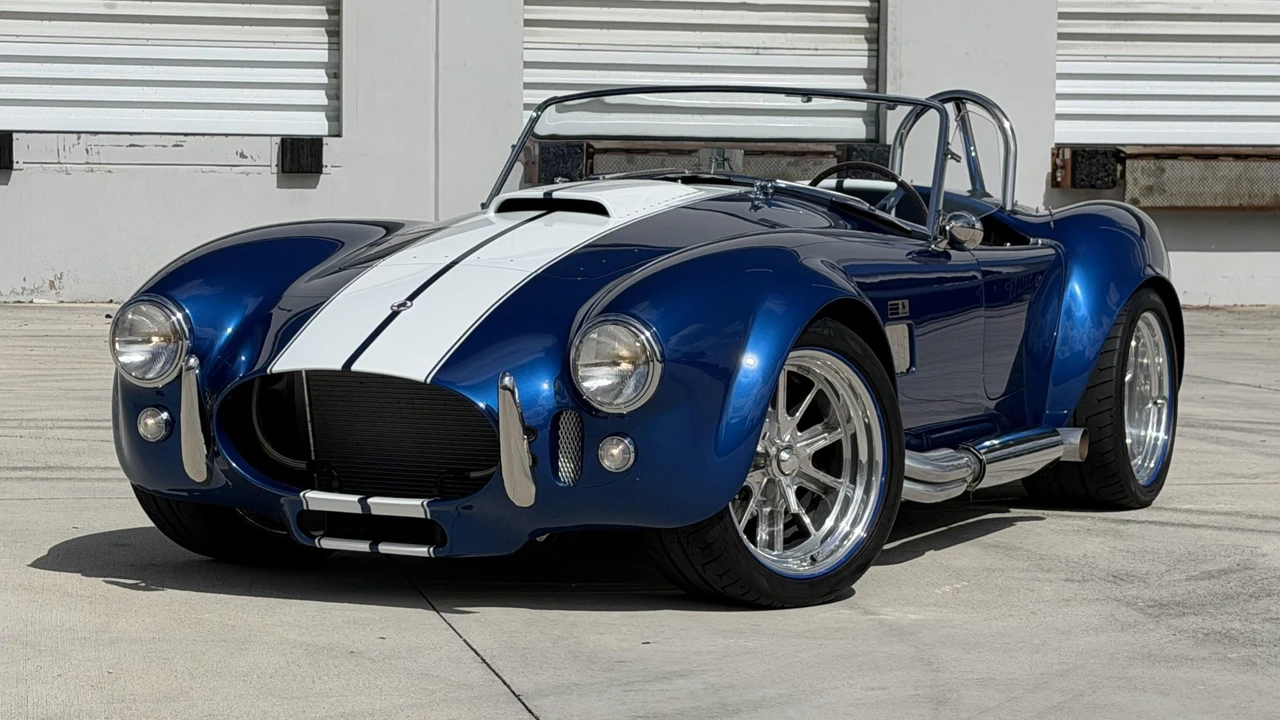 Shelby Cobra Replica - Image 11 of 31