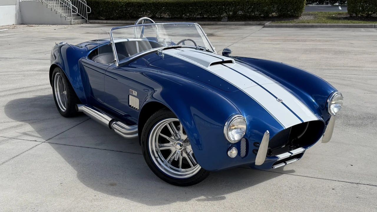 Shelby Cobra Replica - Image 2 of 31