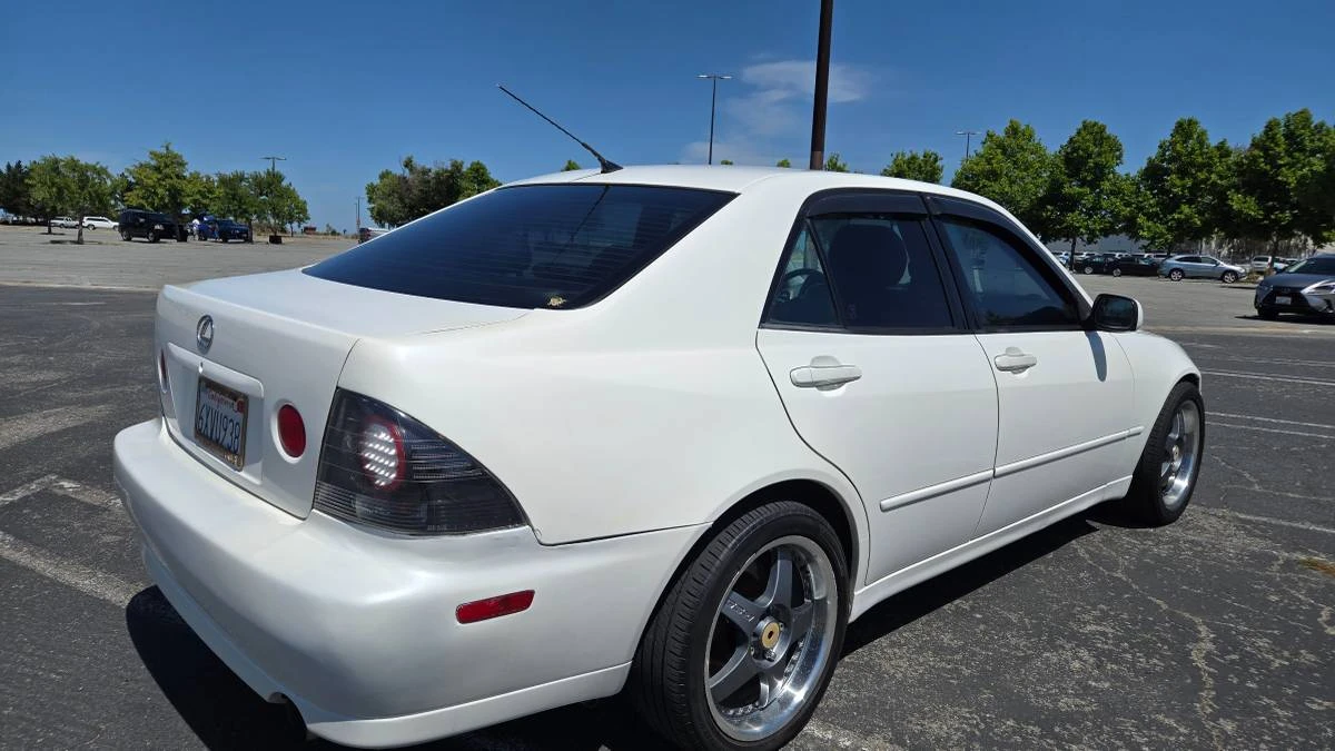 2001 Lexus IS 1st Gen - Image 2 of 20