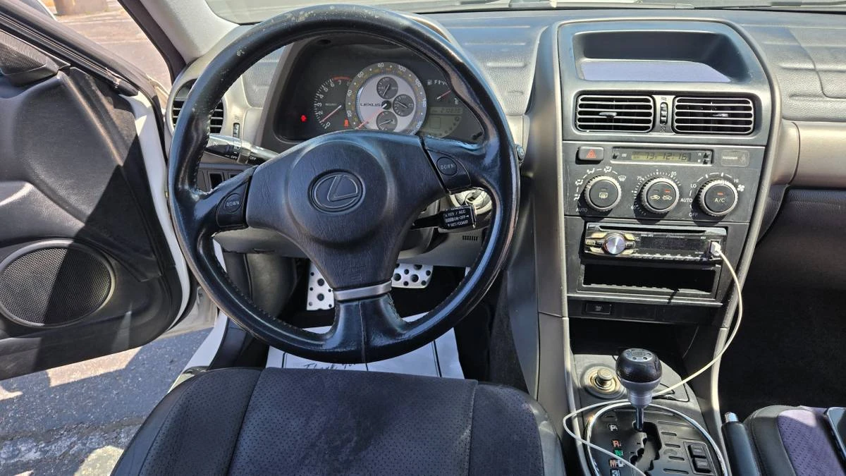 2001 Lexus IS 1st Gen - Image 16 of 20