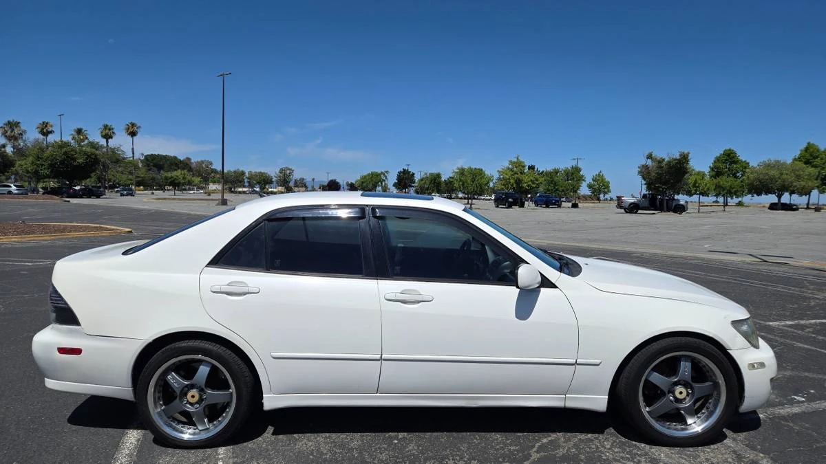 2001 Lexus IS 1st Gen - Image 3 of 20
