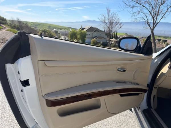 2013 BMW E93 335i Convertible - Image 9 of 19