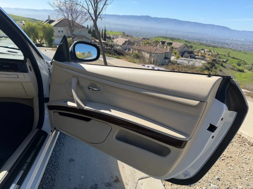 2013 BMW E93 335i Convertible - Image 13 of 19