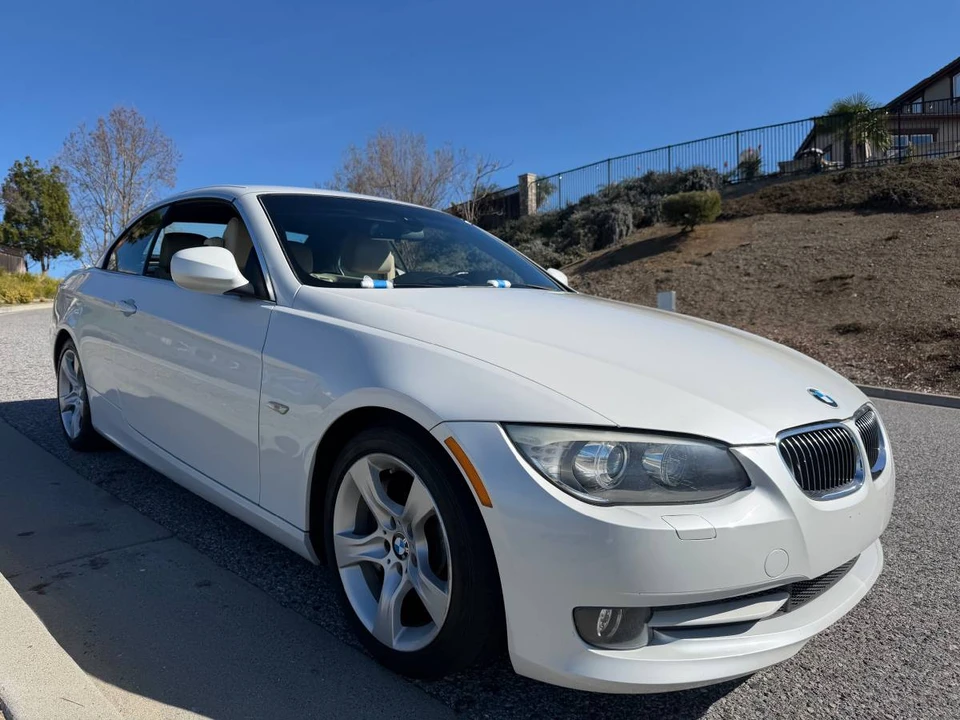 2013 BMW E93 335i Convertible - Image 2 of 19
