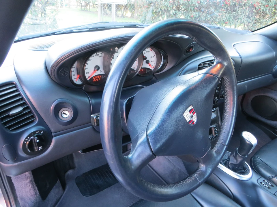 2001 Porsche 996 Carrera - Image 13 of 16