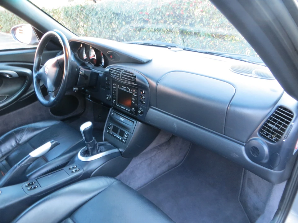 2001 Porsche 996 Carrera - Image 10 of 16