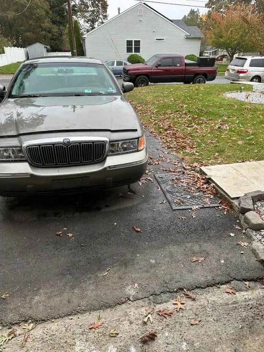2002 Mercury Marquis - Image 2 of 6