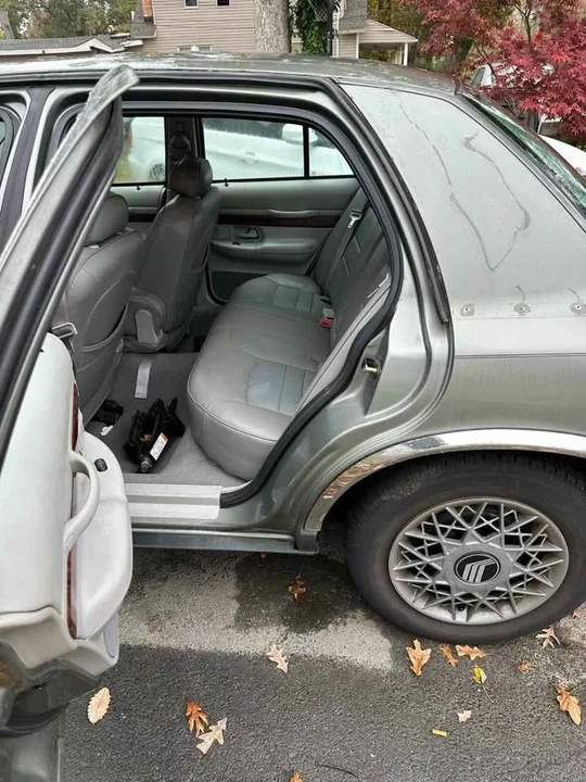 2002 Mercury Marquis - Image 3 of 6