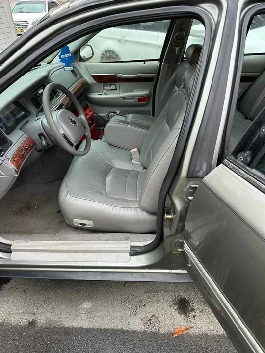 2002 Mercury Marquis - Image 4 of 6