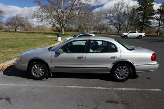 2002 Lincoln Continental