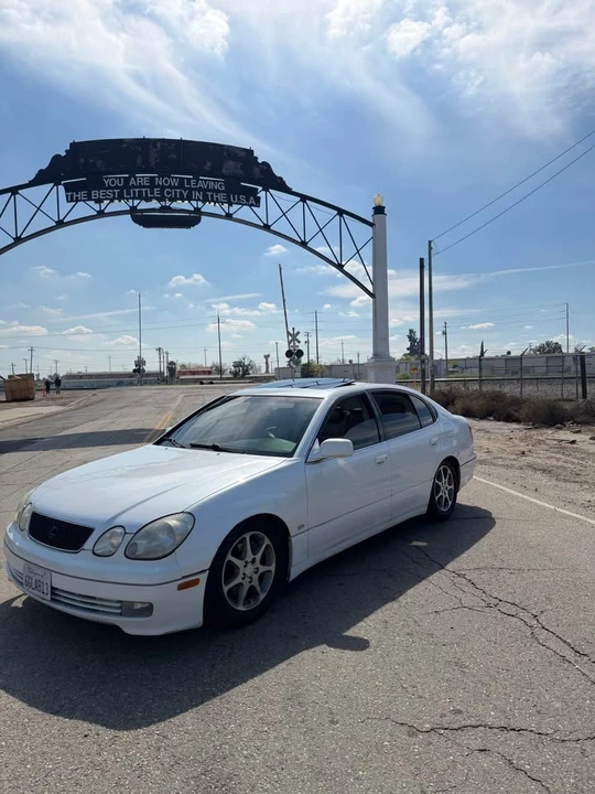 2000 Lexus GS 2nd Gen - Image 2 of 4