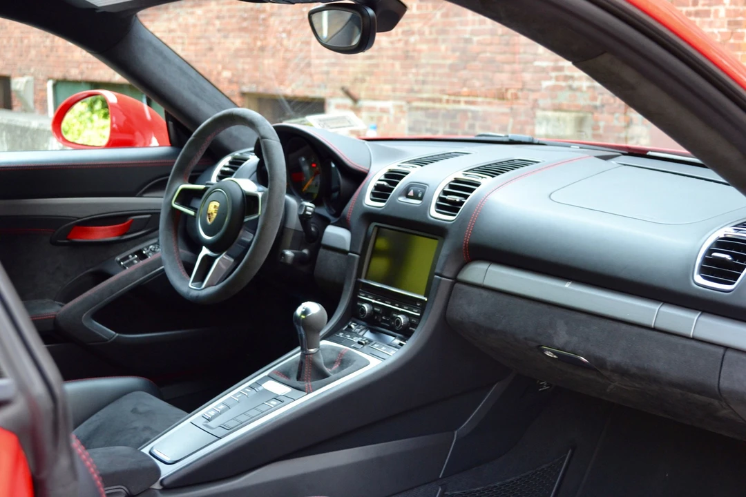 2016 Porsche 981 Cayman GT4 - Image 28 of 31