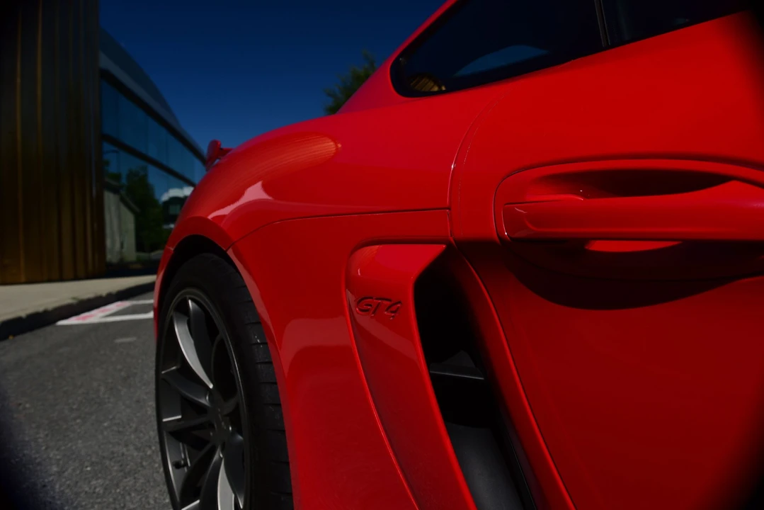 2016 Porsche 981 Cayman GT4 - Image 17 of 31