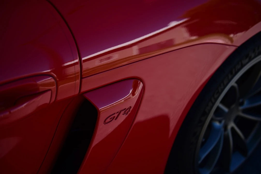 2016 Porsche 981 Cayman GT4 - Image 18 of 31