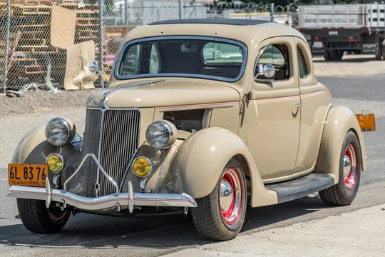 1936 Ford Deluxe 5-Window Coupe