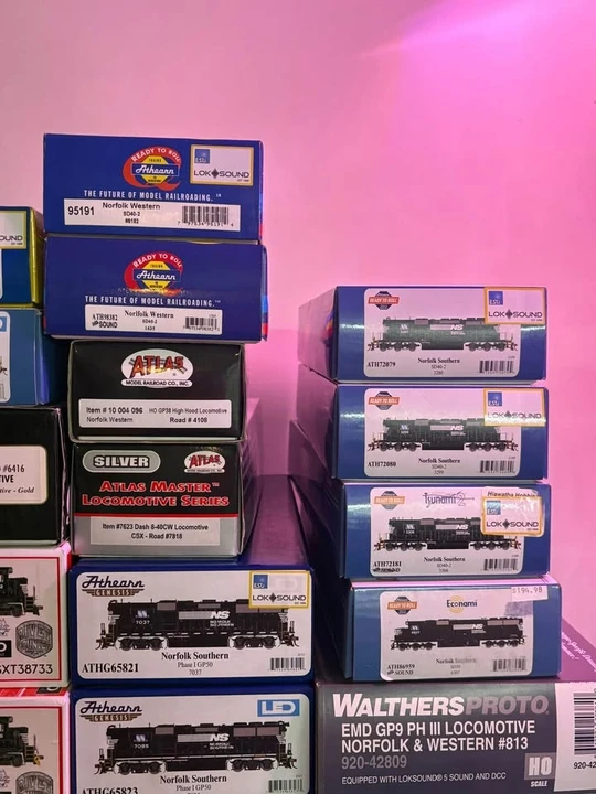 Parts & Memorabilia Scale Models - Image 3 of 5