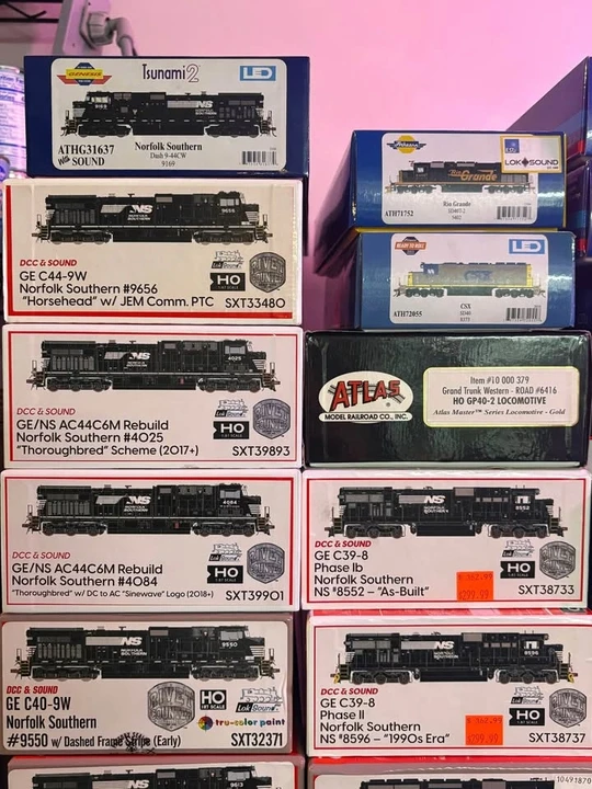 Parts & Memorabilia Scale Models - Image 4 of 5