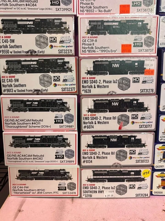 Parts & Memorabilia Scale Models - Image 5 of 5