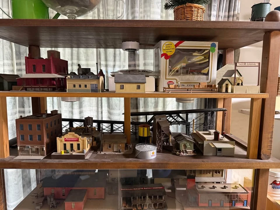 Parts & Memorabilia Scale Models - Image 4 of 8