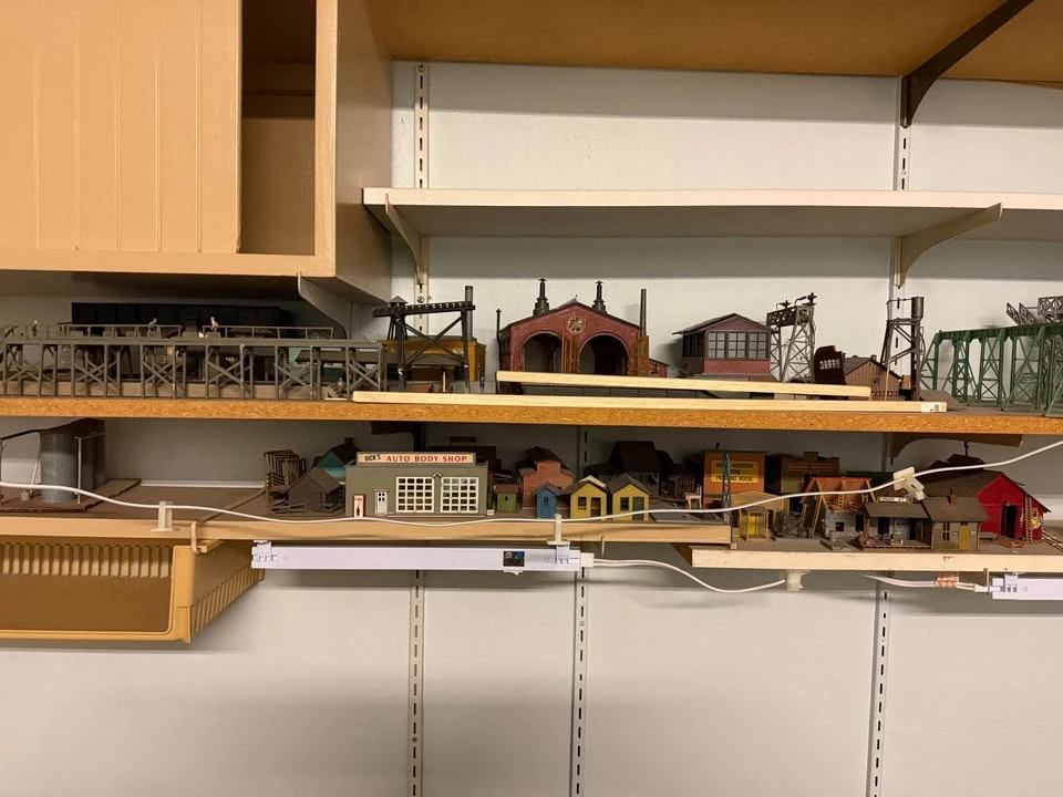 Parts & Memorabilia Scale Models - Image 2 of 8